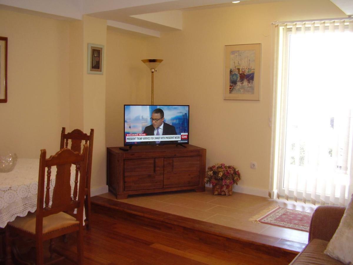 Water View Brand New Apartment, Short Stroll To Beach, Peaceful!