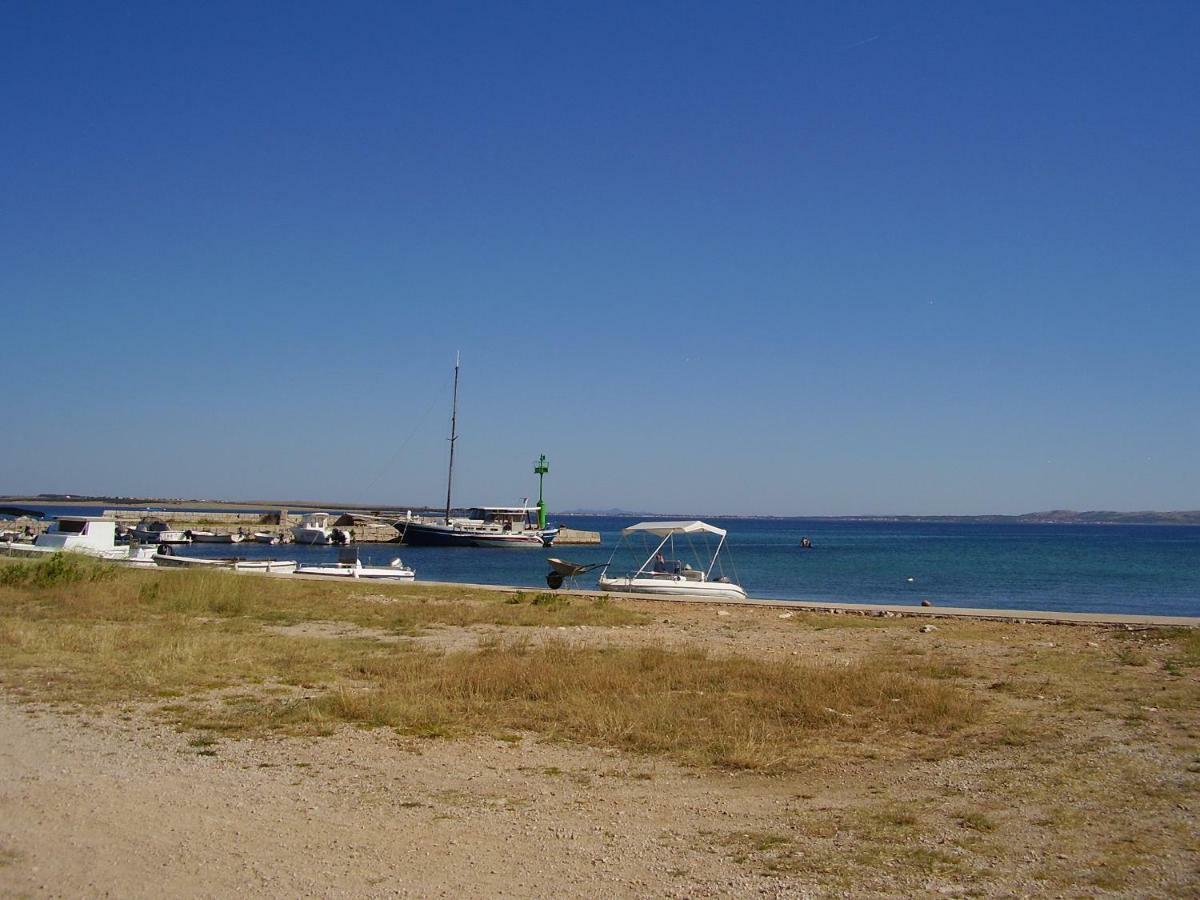 Water View Brand New Apartment, Short Stroll To Beach, Peaceful! Košljun